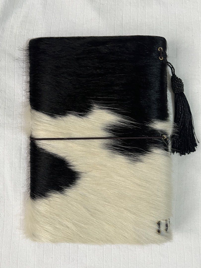 Genuine CH Leather Journal (Category: Stationery & School Supplies) located in Cagayan de Oro. Submitted by flyfitz (Listing ID 1470589950, Image 2). Description: Size: A5 Color: cream white & black Inserts: 3 pieces black cover blank page Inclusion: black tassel Bought: this month (October) Condition: used only 3 pages Loc: CDO, Ph Delivery: LBC.