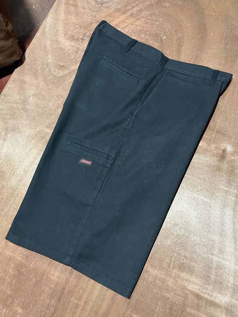Genuine Dickies Loosefit Double Patch (Category: Activewear) located in Legazpi City. Submitted by allen_macinas31 (Listing ID 1470718294, Image 2). Description: Genuine Dickies Loosefit Double Patch Size 34 Excellent Condition.