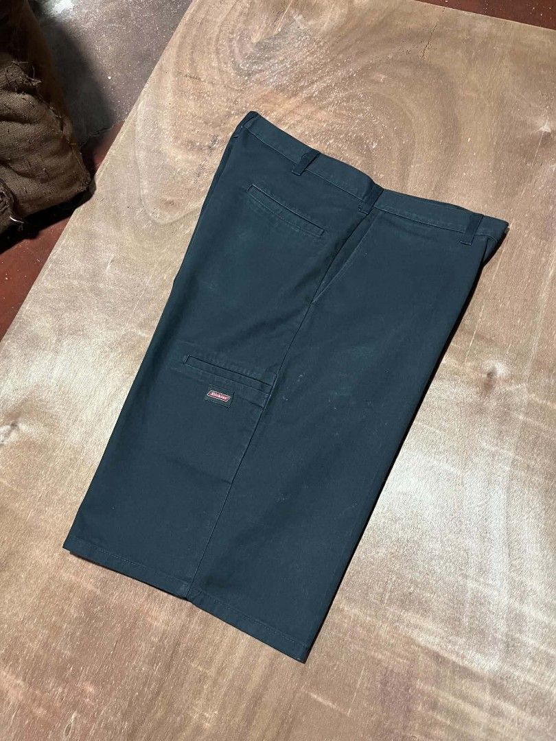 Genuine Dickies Loosefit Double Patch (Category: Activewear) located in Legazpi City. Submitted by allen_macinas31 (Listing ID 1470718294, Image 3). Description: Genuine Dickies Loosefit Double Patch Size 34 Excellent Condition.