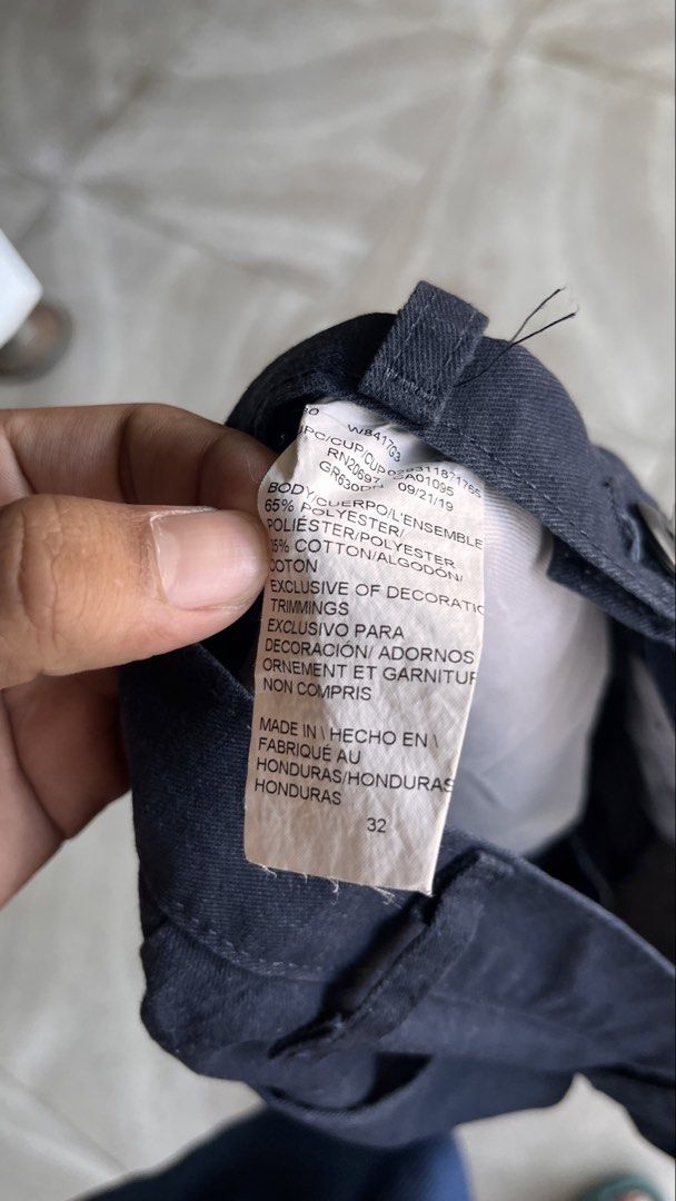 Genuine Dickies Navy Blue Work Shorts Size 32 (Category: Shorts) located in Cabuyao City. Submitted by bulandos (Listing ID 1470655224, Image 3). Description: - Brand: Genuine Dickies - Color: Navy Blue - Size: 32 - Material: 65% Polyester, 35% Cotton blend for durability and comfort - Fit: Classic fit - Details: Back welt pockets and woven logo patch above the right rear pocket - Origin: Made in Honduras.