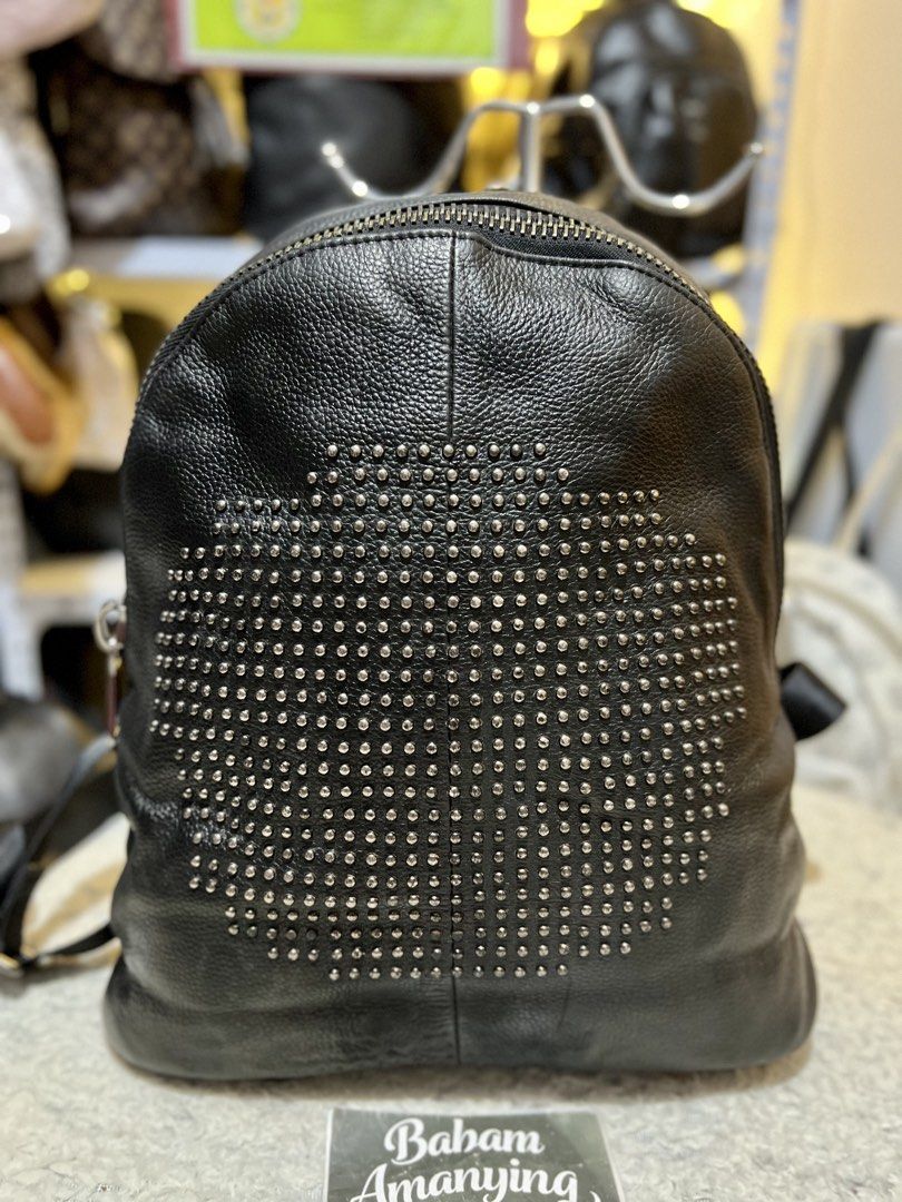 Genuine Leather Black Backpack (Category: Backpacks) located in Rizal. Submitted by babamamanyingonlineshop (Listing ID 1470630763, Image 1). Description: Medium to large. Genuine leather. .