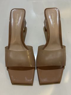 (Category: ) located in . Submitted by miss.manolos.closet (Listing ID 1470563271, Image 1). Description: .