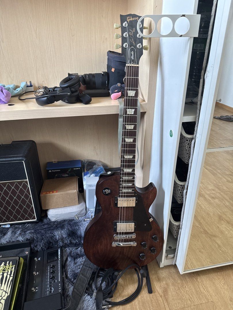 Gibson Les Paul Studio Electric Guitar, Hobbies & Lifestyle, Musical ...