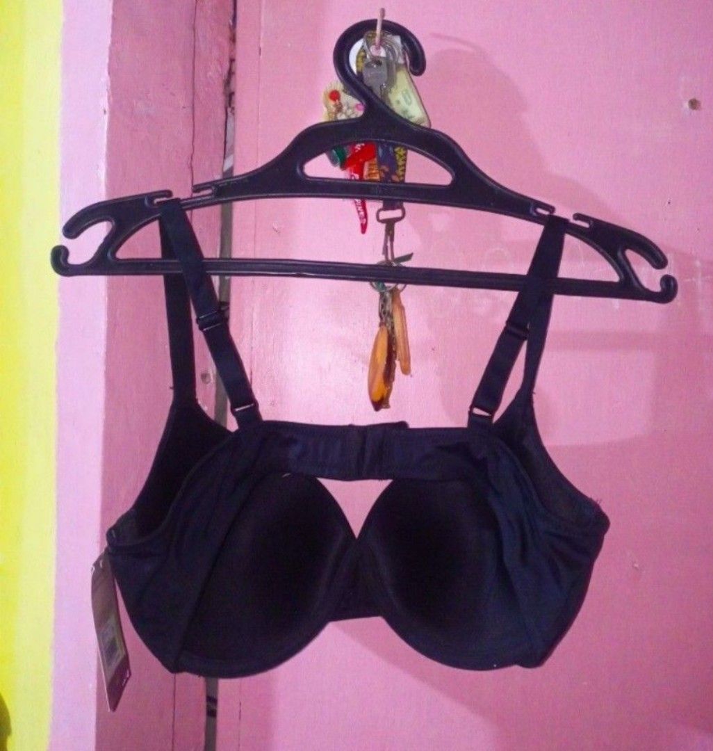 Giligan O'Malley Bra Size:40C (Category: Undergarments & Loungewear) located in Navotas City. Submitted by vanilla_sandalwood (Listing ID 1470610253, Image 2). Description: -Brand: Giligan O'Malley -Color: Black -Brandnew with Tag -Size:40C -Underwire Semi Pads.