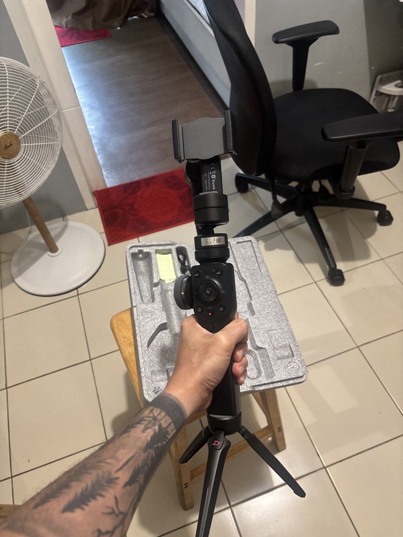 Gimbal for sale (Category: Tripods & Monopods) located in Baguio. Submitted by zefffy (Listing ID 1470611222, Image 3). Description: For sale Zhiyun Gimbal Smooth 4. Bought in US. Reason for sale: No longer using. .