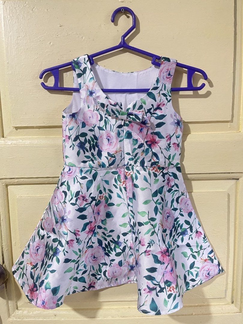 Gingersnaps Floral Dress Size 6 (Category: Babies & Kids Fashion) located in Manila. Submitted by zenmountain.60ff7f (Listing ID 1470608254, Image 1). Description: Preloved Gingersnap Dress - Size 6 - isang beses lang nagamit - NO FLAWS Location: San Andres Bukir Manila.