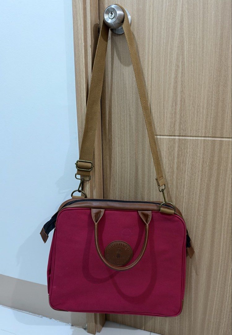 Giordano Classic Clerk Bag (Category: Shoulder Bags) located in Quezon City. Submitted by helloqicks (Listing ID 1470696944, Image 1). Description: Giordano Classic Clerk Bag - Condition 9/10;Used seldomly (3 times at max, then stored) - Selling for 1,250 (Bought it for around 3,000) Location: MOA Area, Pasay Ciyy.