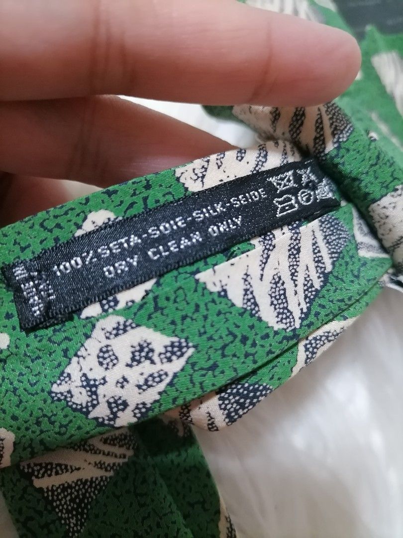 Giorgio Armani Silk Tie (Category: Luxury Accessories) located in Butuan. Submitted by az-branded.items (Listing ID 1470652655, Image 3). Description: Widest part 3.5" Authentic item From Japan.