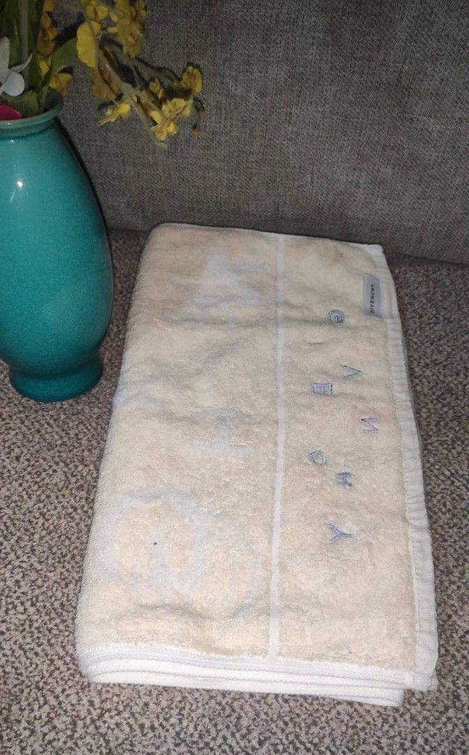 GIVENCHY Cotton Hand Towel (Category: Bedding & Towels) located in Imus. Submitted by ryanneakiko (Listing ID 1470742917, Image 1). Description: -📌190 + shipping GIVENCHY FACE TOWEL 🥰 NO ISSUE 🇯🇵SOURCE: JAPAN SURPLUS bawal Po sa maselan mine now pay later no reservations 1st to pay basis , una mkakabayad kanyA COURIER ↙️ 📌COD : SF only via SPX COURIER 📌FLASH EXPRESS: NO COD/NO.COP 📌LALAMOVE loc IMUS CAVITE meet up alapan 1c Dreamville 4 su