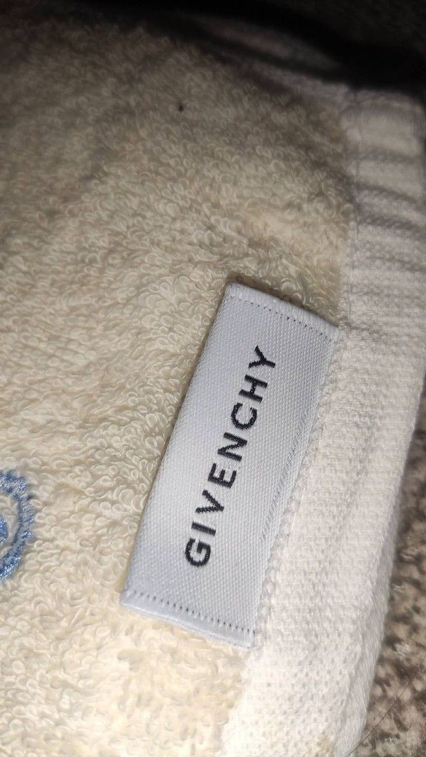 GIVENCHY Cotton Hand Towel (Category: Bedding & Towels) located in Imus. Submitted by ryanneakiko (Listing ID 1470742917, Image 2). Description: -📌190 + shipping GIVENCHY FACE TOWEL 🥰 NO ISSUE 🇯🇵SOURCE: JAPAN SURPLUS bawal Po sa maselan mine now pay later no reservations 1st to pay basis , una mkakabayad kanyA COURIER ↙️ 📌COD : SF only via SPX COURIER 📌FLASH EXPRESS: NO COD/NO.COP 📌LALAMOVE loc IMUS CAVITE meet up alapan 1c Dreamville 4 su
