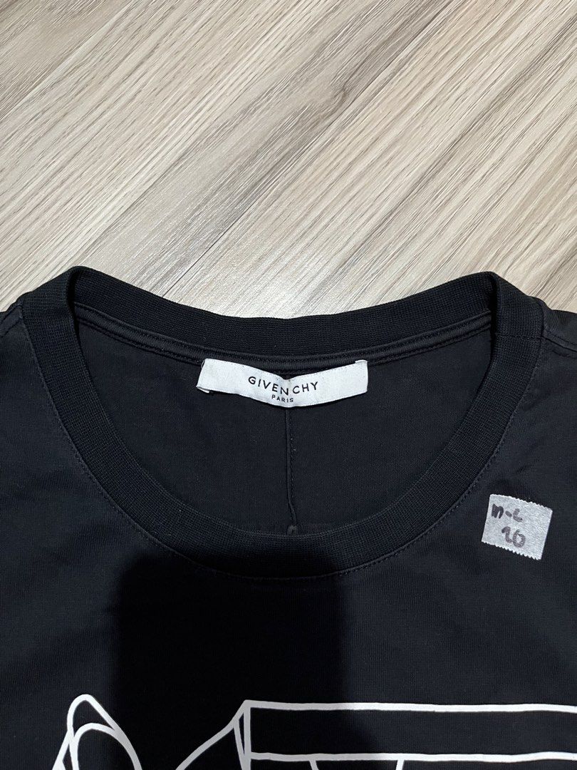 Givenchy stencil Bambi shirt (Category: Tshirts & Polo Shirts ) located in Lipa City. Submitted by hoywilliam (Listing ID 1470715520, Image 3). Description: Givenchy stencil Bambi tshirt Fit to large color black Width -21.5 /22 Length-28.5 9.5/10 color rate for only 450 free shipped Location-Lipa City Batangas📍 .