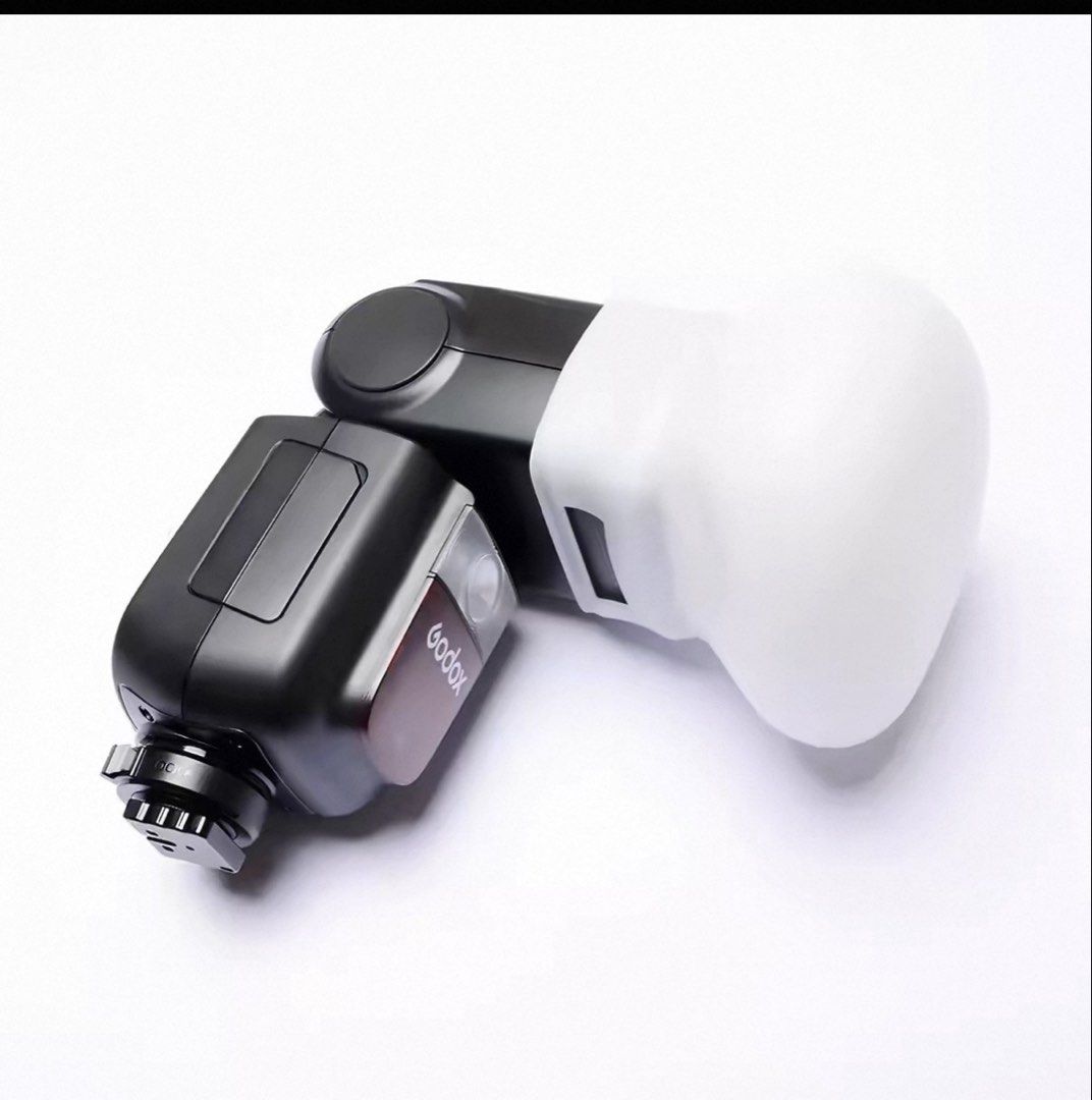Speedlite diffuser for rectangle head (Category: Flashes) located in Singapore. Submitted by yosinnn (Listing ID 1470606319, Image 1). Description: - Set of 2 white silicone oval dome diffusers - Fits rectangular camera flash heads - v860 v850 and the likes, as long same size can fit - clean with no tears or yellowing, just bought 2 weeks ago flash diffuser can fit for Godox: TT685, TT685II, TT600, TT600S, V850, V850II, V850III Canon: 580EX, 580E