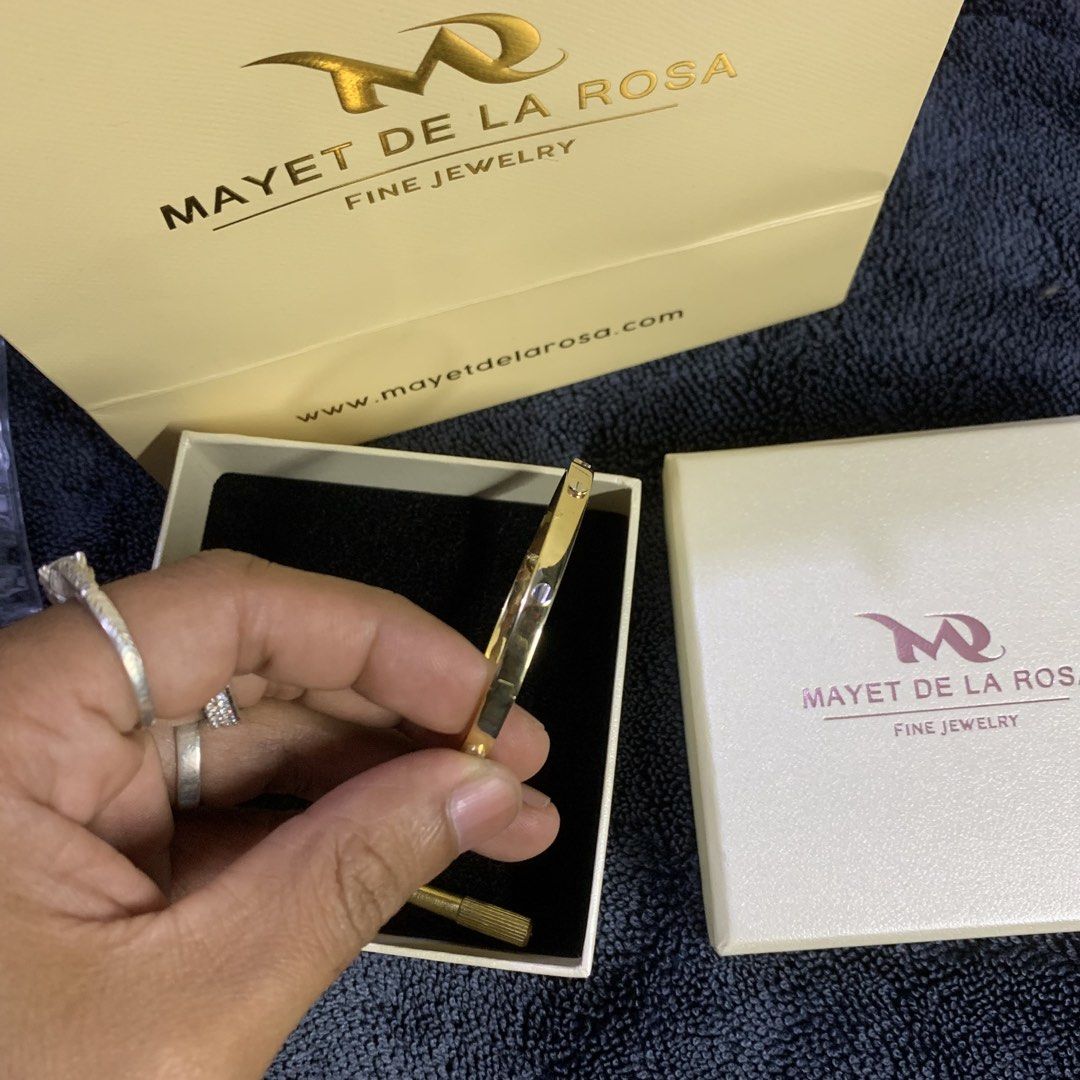 Gold Bangle Bracelet 18karats 750 (Category: Body Jewelry) located in Antipolo. Submitted by redwatchmnl (Listing ID 1470697552, Image 2). Description: New Old Stock Di nagagamit pagkabili Gold Bangle 5.8grams Box Screw tool Paper bag Upto 6.5inches women’s wrist Antipolo City Location.