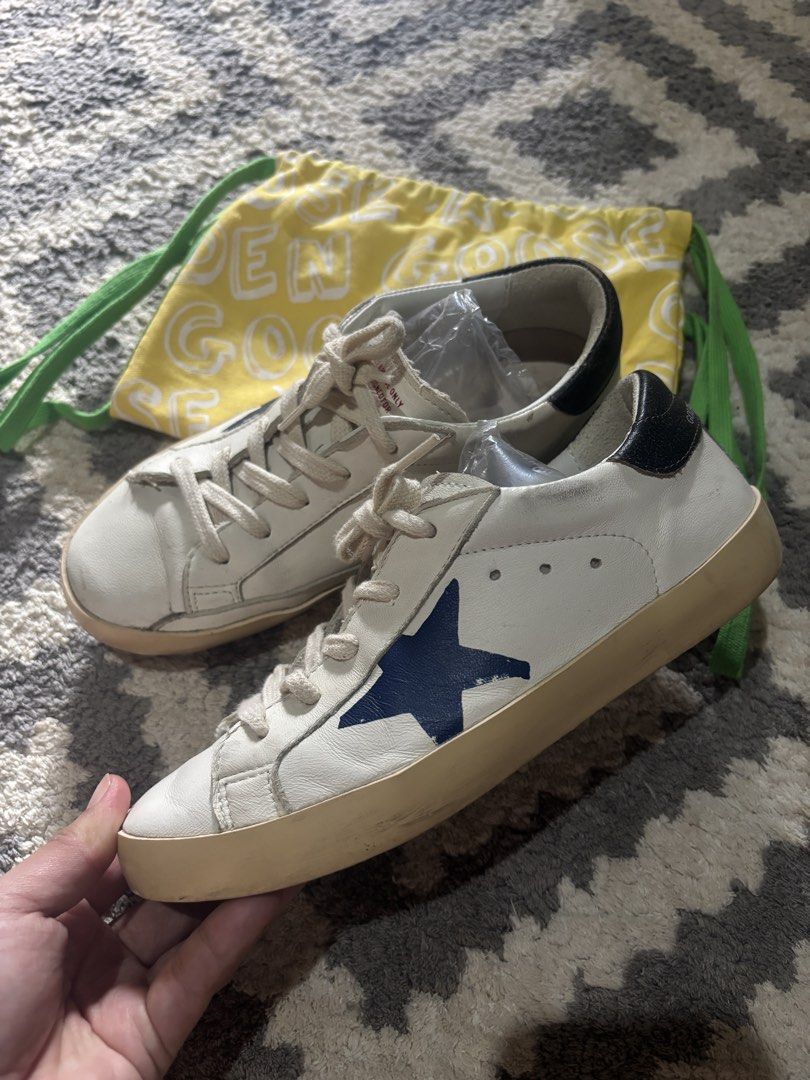 Golden Goose Kids (Category: Sneakers) located in Calauan. Submitted by kristinkarenpelayomedel7212 (Listing ID 1470578797, Image 2). Description: Pre-loved Golden Goose Superstar Young Size 34 No box & passport included With dustbag Slightly negotiable.