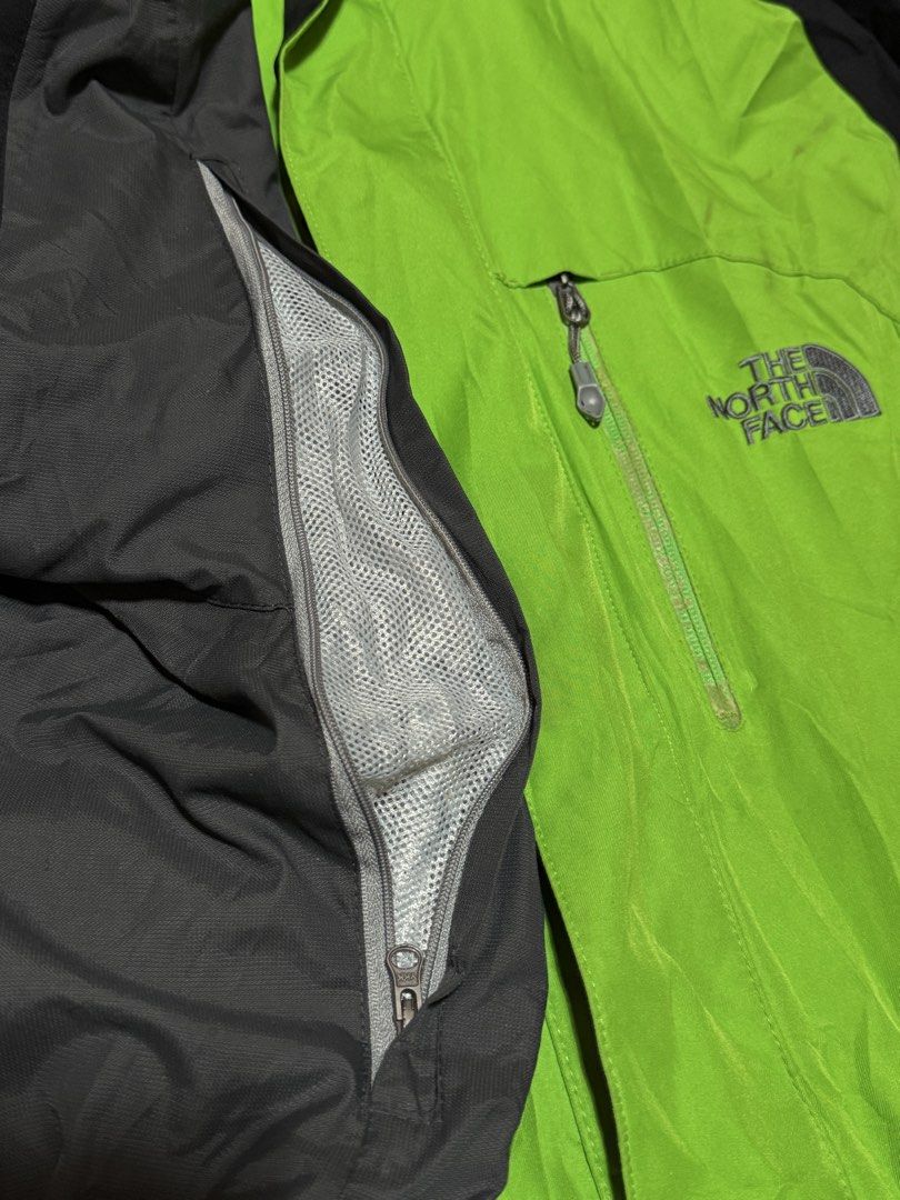 Goretex The North Face Jacket (Category: Coats, Jackets and Outerwear) located in Manila. Submitted by forbidden.thrift (Listing ID 1470689518, Image 3). Description: good condi size M on tag fittings is XL Goretex still working and nice fabric dimes 23x28.5 .