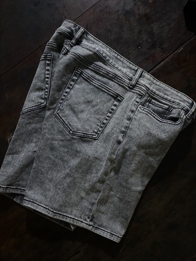 Gray acid washed jorts (Category: Shorts) located in Butuan. Submitted by timeless_curations (Listing ID 1470698643, Image 2). Description: 32 w 18 l 11.5 leg hole.