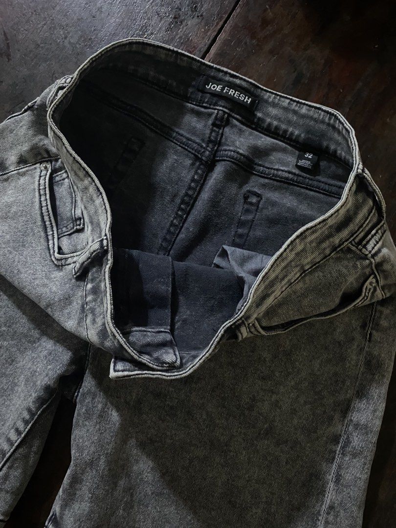 Gray acid washed jorts (Category: Shorts) located in Butuan. Submitted by timeless_curations (Listing ID 1470698643, Image 3). Description: 32 w 18 l 11.5 leg hole.