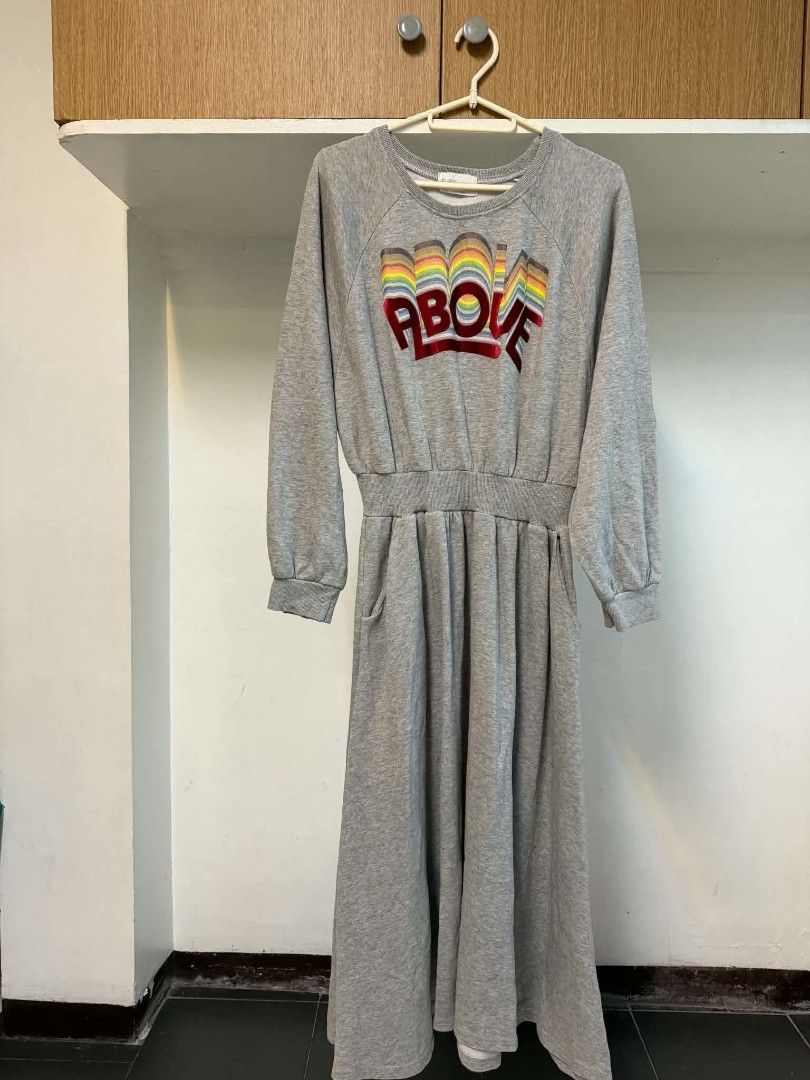 Gray Activewear (Category: Activewear) located in Manila. Submitted by atozstuff (Listing ID 1470681293, Image 1). Description: .