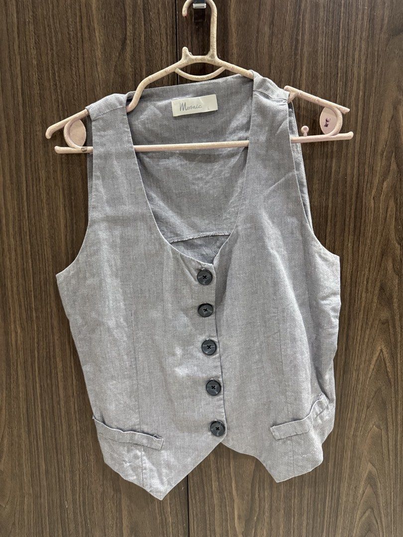 Gray mosaic top (Category: Sleeveless) located in Pasig City. Submitted by kodak.blue (Listing ID 1470695590, Image 1). Description: .