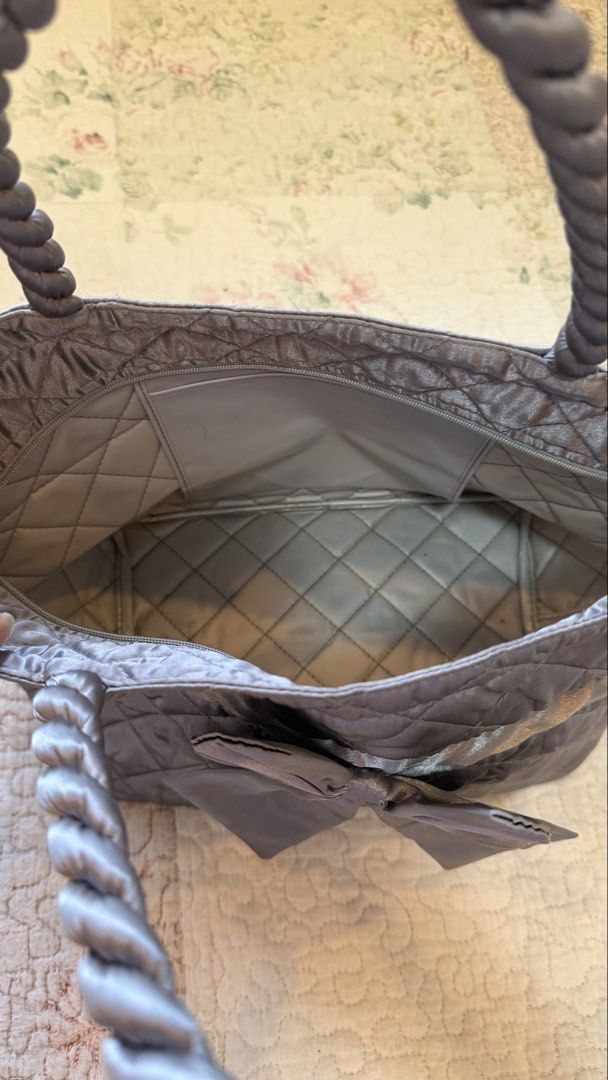 Gray Naraya shoulder bag (Category: Shoulder Bags) located in Narvacan. Submitted by loveeazii (Listing ID 1470739304, Image 2). Description: Gray naraya handbag Washed Water resistant Has 2 inner pockets Can stand alone Size: Medium (15x8 inches).