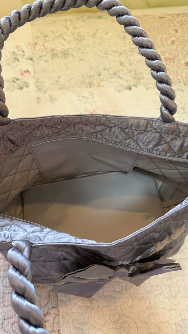 Gray Naraya shoulder bag (Category: Shoulder Bags) located in Narvacan. Submitted by loveeazii (Listing ID 1470739304, Image 3). Description: Gray naraya handbag Washed Water resistant Has 2 inner pockets Can stand alone Size: Medium (15x8 inches).