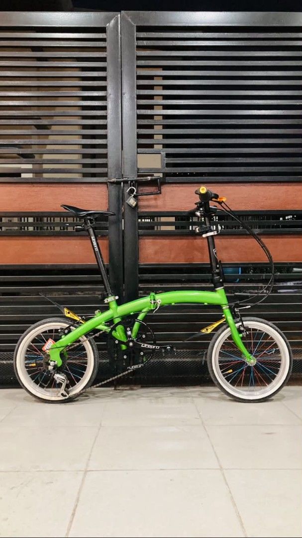 Green Folding Bicycle Portable Compact Bike (Category: Bicycles) located in Angono. Submitted by lonimperi63410 (Listing ID 1470560517, Image 1). Description: - Eye-catching bright green folding bike designed for easy city commuting - Compact fold fits in tight spaces and is allowed on public transport - Stylish multi-color spoke details and classic white wall tires - Comfortable black saddle and matching handlebars for a smooth ride - Includes a