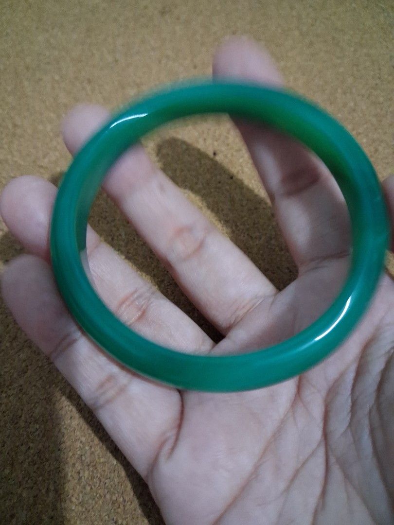 Green jade nature crystal bangle si58.3mm (Category: Bracelets) located in Candelaria. Submitted by naturecrystal (Listing ID 1470646742, Image 2). Description: Green jade nature crystal bangle si58.3mm. JUST MESSAGE ME FOR MORE DETAILS. SHIPPING ONLY JNT COURIER.