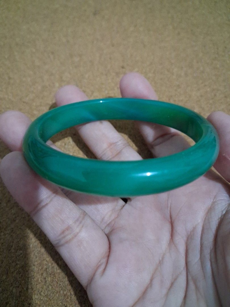 Green jade nature crystal bangle si58.3mm (Category: Bracelets) located in Candelaria. Submitted by naturecrystal (Listing ID 1470646742, Image 3). Description: Green jade nature crystal bangle si58.3mm. JUST MESSAGE ME FOR MORE DETAILS. SHIPPING ONLY JNT COURIER.