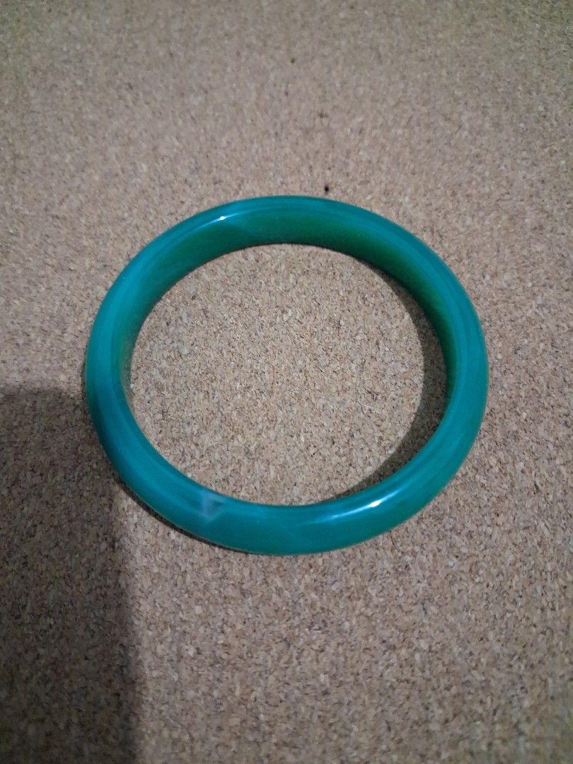 Green jade nature crystal bangle si58.3mm (Category: Bracelets) located in Candelaria. Submitted by naturecrystal (Listing ID 1470646742, Image 1). Description: Green jade nature crystal bangle si58.3mm. JUST MESSAGE ME FOR MORE DETAILS. SHIPPING ONLY JNT COURIER.