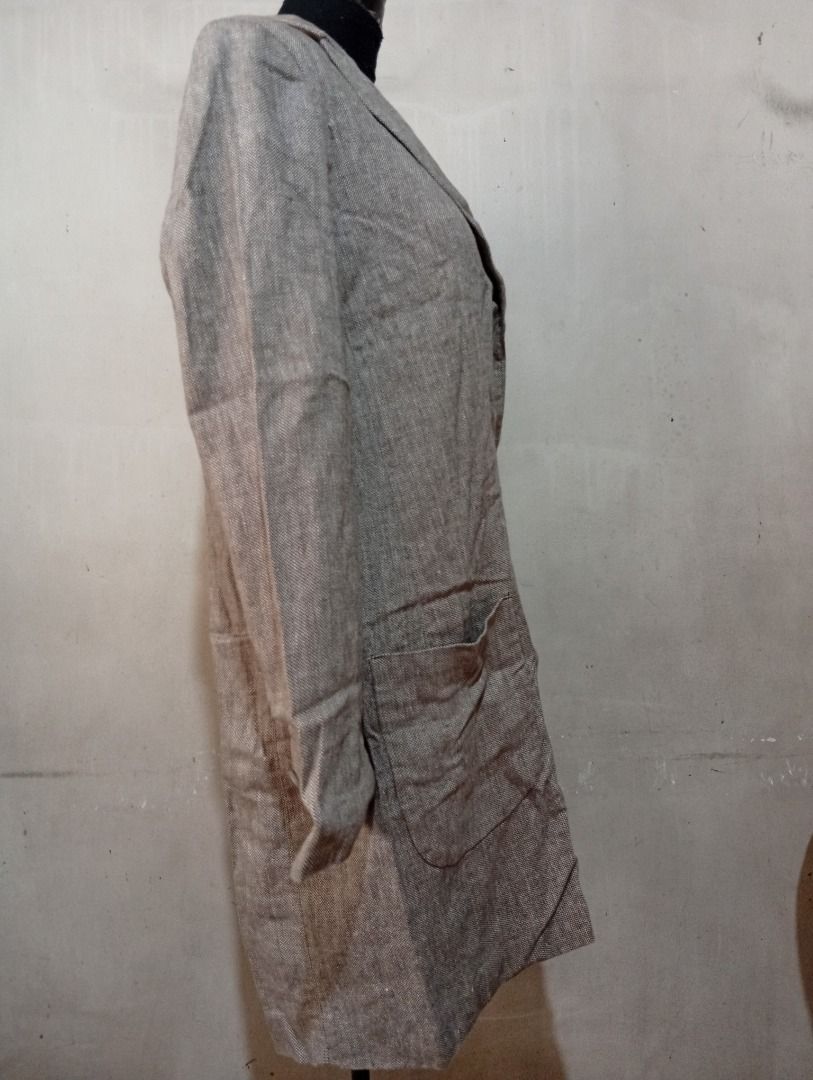 Grey Long Blazer Coat with Front Button and Pockets (Category: Coats, Jackets and Outerwear) located in Quezon City. Submitted by bargainbayan (Listing ID 1470645144, Image 2). Description: Grey Long Blazer Coat with Front Button and Pockets Measurements: Best fits Large Chest: 21.5 in. Shoulder: 16.5 in. Arm Length: 25 in. Length: 37 in. - Color: Grey - Material: Textured fabric - Closure: Single-button front - Pockets: Two large lower patch poc