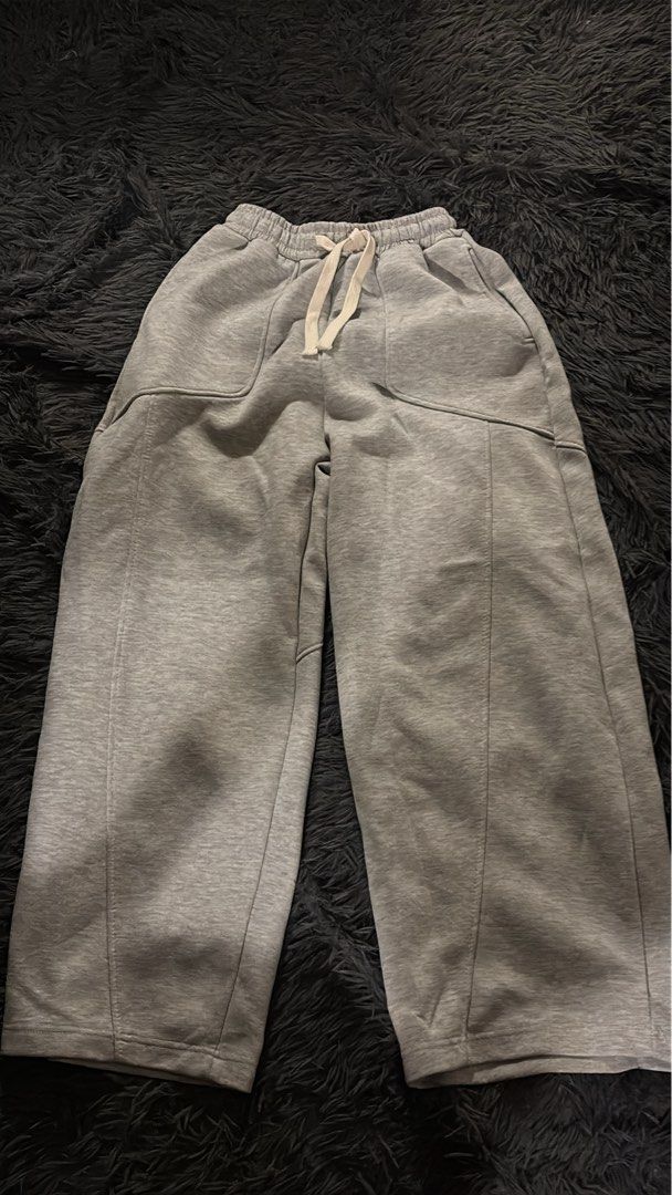 Grey Wide Leg Sweatpants Drawstring Casual Pants Size M (Category: Joggers) located in Naga. Submitted by fibonacci7 (Listing ID 1470563846, Image 1). Description: - Color: Grey - Size: M (Waist: 70 cm, Hips: 98 cm, Length: 102 cm) - Fit: Super relaxed and cozy - Waist: Elastic with drawstring - Details: Big front pockets and stitched panel details down each leg.