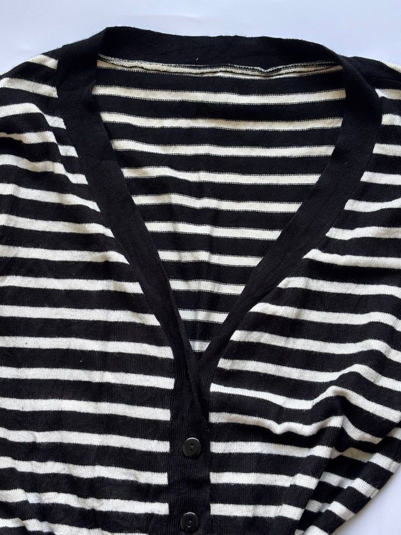 Grunge Striped Fitted Button Down Top (Category: Longsleeves) located in Manila. Submitted by petalfinds_ (Listing ID 1470644680, Image 3). Description: ˚⊱🪷⊰˚ black and white striped fitted top ౨ৎ 𝐛𝐫𝐚𝐧𝐝: ౨ৎ 𝐬𝐢𝐳𝐞: xs to small 🫧⋆｡˚ 𝐝𝐞𝐭𝐚𝐢𝐥𝐬: ANG GANDA NITOOO! soft knitted! no issue, super qualityyy! 💞 FITTED TYPE ALSOOO! 😭🤍 ─── ⋆⋅☆⋅⋆ ── 「 ✦ 𝐍𝐎 𝐂𝐎𝐃𝐄, 𝐈𝐍𝐕𝐀𝐋𝐈𝐃 𝐌𝐈𝐍𝐄 ✦ 」 𝓹𝓻𝓲𝓬𝓮: 159 𝓬𝓸𝓭𝓮: riptide.