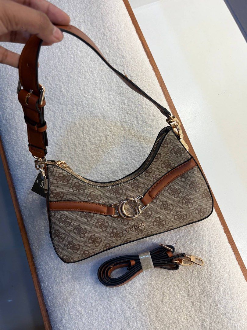 GU3SS Dea Top Zip Shoulder Bag (Category: Shoulder Bags) located in Manila. Submitted by whimsy.finds (Listing ID 1470725909, Image 3). Description: Payment first basis via Gcash / Maribank / Maya Ship via Lalamove / jnt *No rush shipping *Open for bulk order .