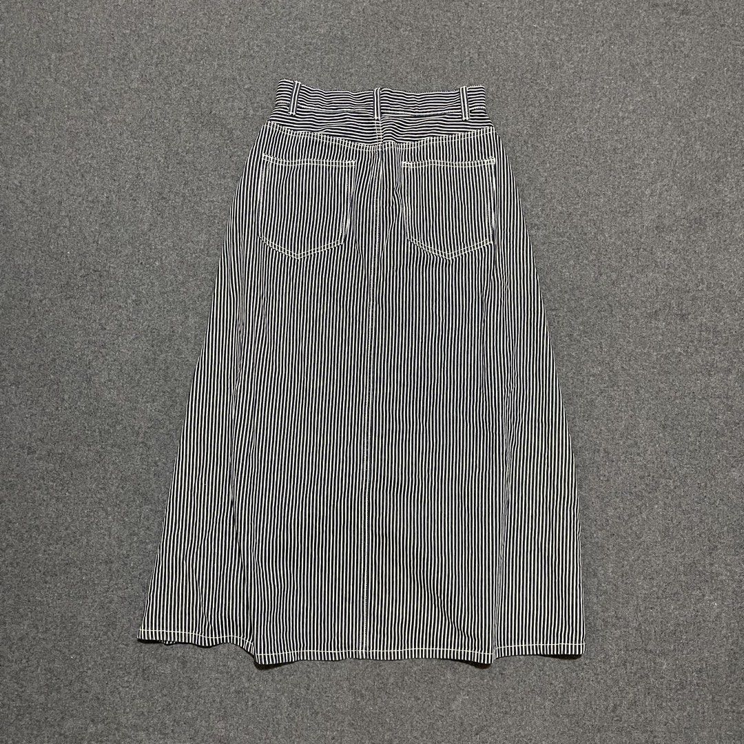 GU - Hickory Long Skirt (Medium) (Category: Skirts) located in Pasig City. Submitted by _rosasass_ (Listing ID 1470583421, Image 2). Description: Authntic GU good as new Size medium length 34.