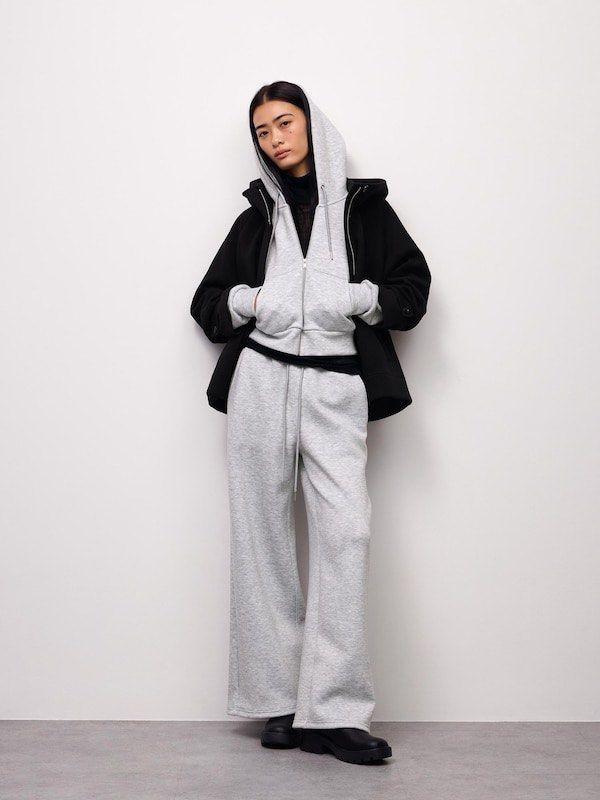 GU - Wide Leg Sweat Pants Black (Category: Other Bottoms) located in Cavite. Submitted by hand.picked (Listing ID 1470592902, Image 2). Description: GU - Wide Leg Sweat Pants Black Size: Medium Dimension: 14-16” Waist / 38.5” Length / 10.5” Wide Open Condition: Like New.
