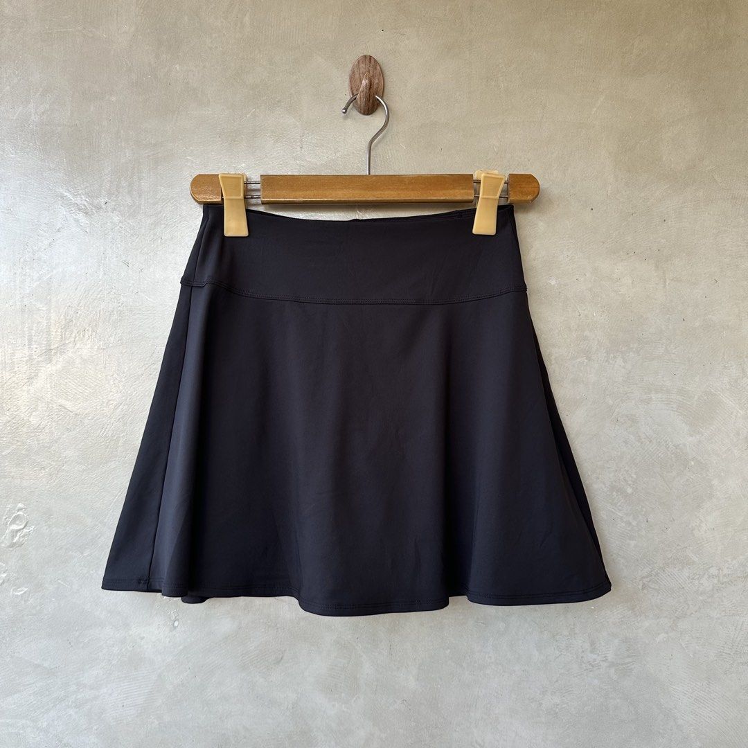 GU ACTIVE - Skort (Category: Skirts) located in Cavite. Submitted by hand.picked (Listing ID 1470598093, Image 2). Description: GU ACTIVE - Skort Size: Medium Dimension: 12.5-14” Waist / 16” Length Condition: Excellent.