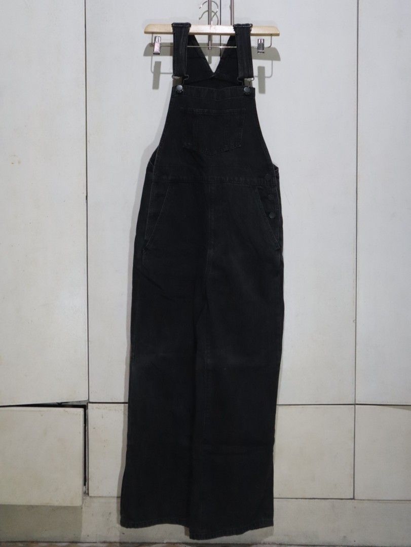 GU Black Overalls Jumper (Category: Other Bottoms) located in Tarlac. Submitted by gatheredthrift (Listing ID 1470641284, Image 1). Description: super black and no flaws.