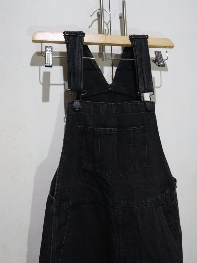 GU Black Overalls Jumper (Category: Other Bottoms) located in Tarlac. Submitted by gatheredthrift (Listing ID 1470641284, Image 3). Description: super black and no flaws.