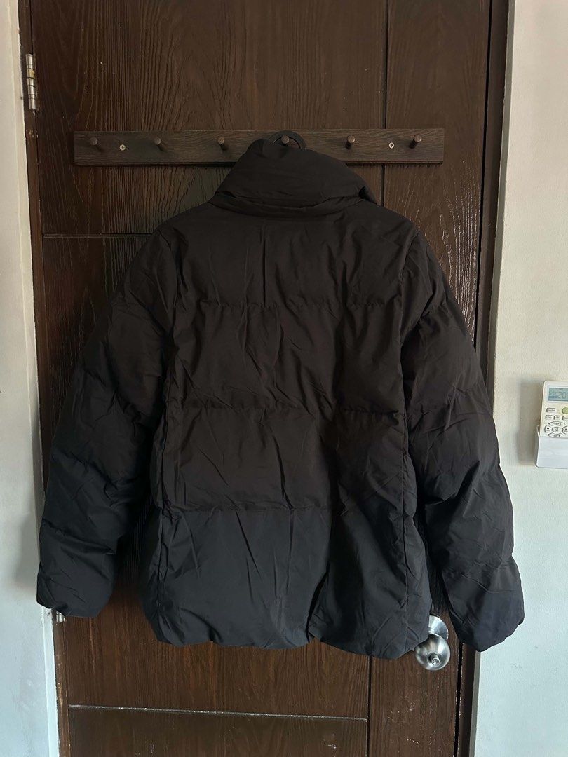 GU Men's Black Puffer Jacket (Category: Coats, Jackets and Outerwear) located in Taguig. Submitted by declutter.w-lei (Listing ID 1470598759, Image 2). Description: GU PUFFER JACKET Color: Black Size: Medium Measurements: - Length: 24 inches - Width: 21 inches Condition: Can pass as brand new / No issues RFS: Wrong size Loc: Las Piñas City.