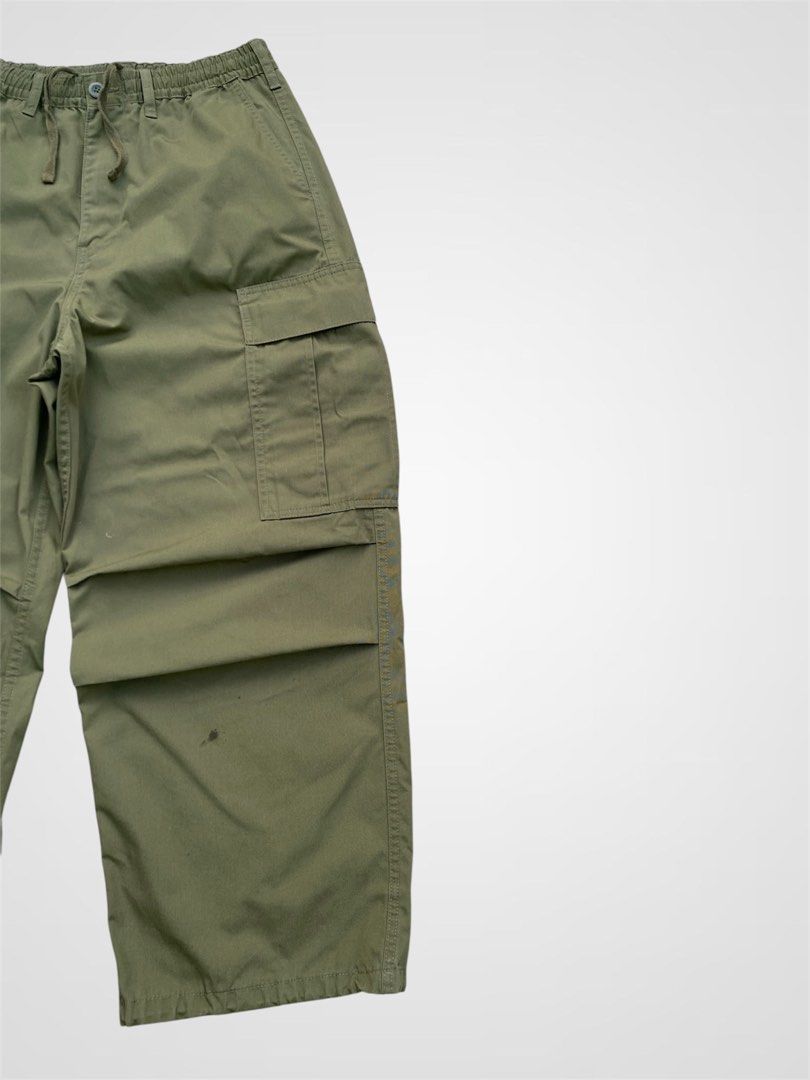GU Cargo Parachute (Category: Jeans) located in Bauang. Submitted by thriftydetrese (Listing ID 1470669659, Image 3). Description: GU Cargo Parachute / Balloon Pants Olive Green W- 33 L- 40 H- 10 No issue Brand new condition .
