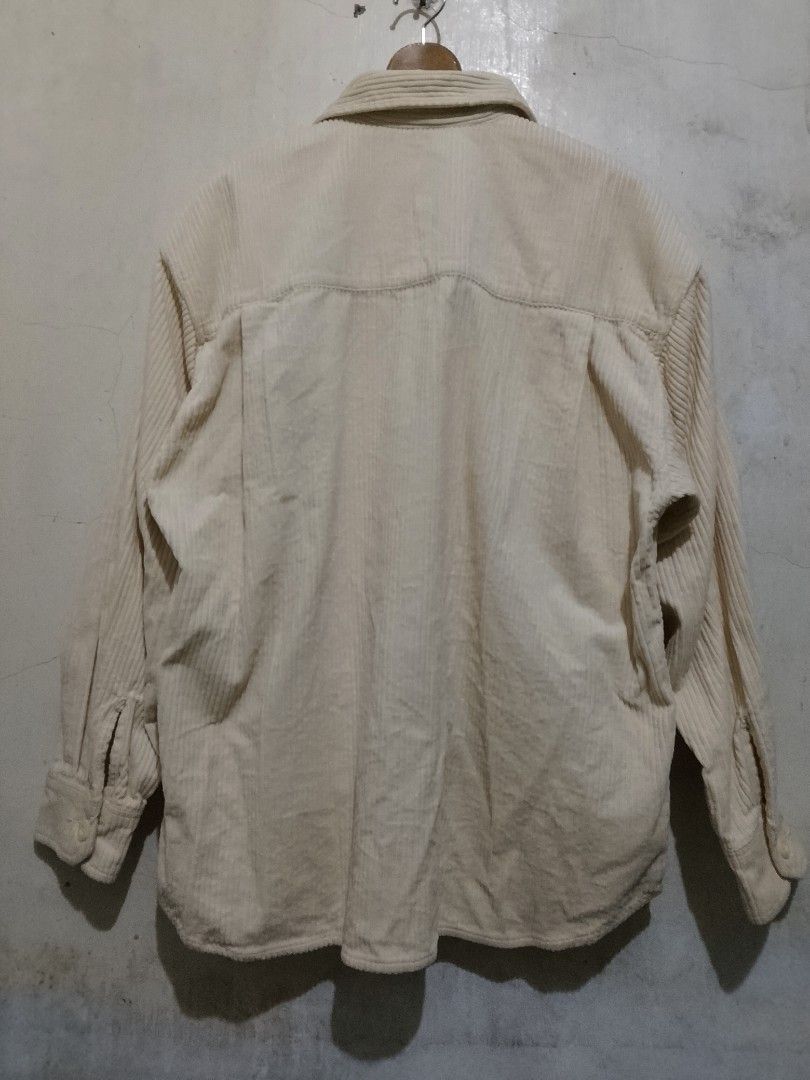 GU coldoroy jacket (Category: Coats, Jackets and Outerwear) located in Manila. Submitted by zenflower.0bda2c (Listing ID 1470593197, Image 3). Description: WTS.. GU uniqlo Oversized big pocket coldoroy Excellent condition (M fit L) Actual dimensions (Width:22 inches) (Length:28 inches) No issue/need wash only 450+sf PM DM. For more details Davao city.
