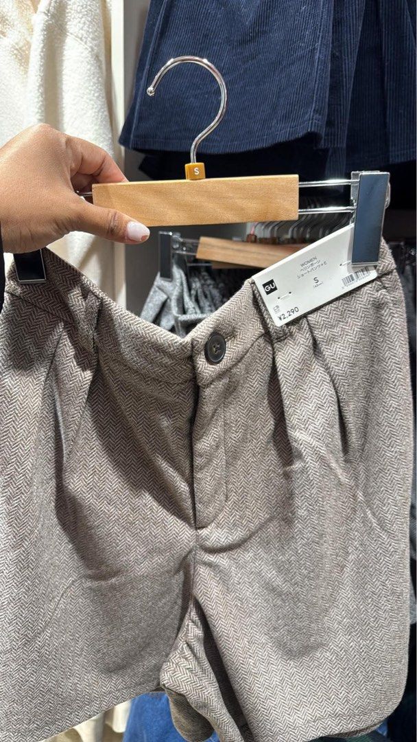 GU Herringbone Brown Shorts (Category: Shorts) located in San Pedro. Submitted by prelovedwithlovebydee (Listing ID 1470572681, Image 2). Description: ✨ Used only once - Size: Small - Bought from Japan via Pasabuy - Selling to declutter closet 😁.