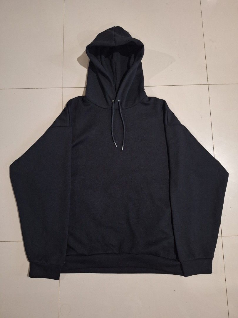 GU hoodie jacket (Category: Coats, Jackets and Outerwear) located in Cebu City. Submitted by authentica.28 (Listing ID 1470714527, Image 1). Description: 25/27 dimes No issue 10/10 color rate.