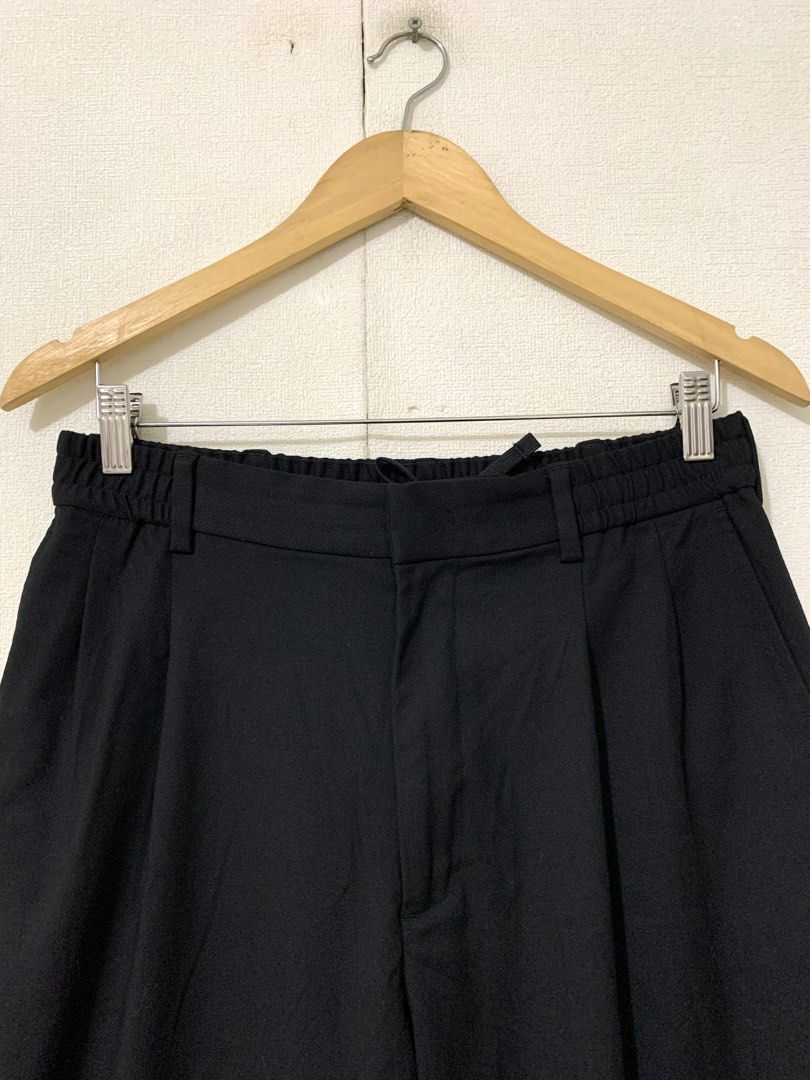 GU men black stretch pleated pants (Category: Trousers) located in Calamba. Submitted by melaicas (Listing ID 1470660103, Image 2). Description: Waist-30/32 inches Length-39 inches .