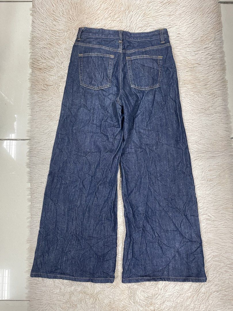 GU Mid-rise wide-leg jeans (Category: Jeans) located in Mexico. Submitted by addyshane78413 (Listing ID 1470668564, Image 3). Description: GU Mid-rise wide-leg jeans Large on tag Color: dark brown W:30 L: 38.5 MOP: Gcash ✅ Mine Now, Pay Now ✅ First to Pay, Gets the Item ❌No rush shipping 📍 PAMPANGA Courier: JnT 🚚🚚 PM 💌💌 .