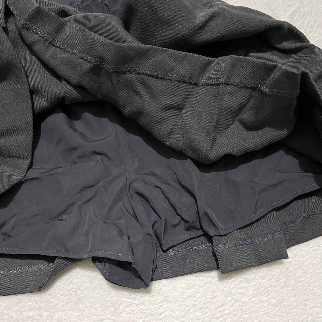 GU Pleated Skort Size S Dark Grey (Category: Skirts) located in Binan City. Submitted by veniceao (Listing ID 1470715050, Image 3). Description: PLEASE READ ❤️ Loc: Laguna (open for checkout for cheaper sf—starts at ₱20) For sure buyer: 1. Make an offer. 2. Send your details for confirmation 3. Pay until 3pm the next day I confirm the order. Details: - Brand: GU - Color: Dark Grey - Size: S, size 25-27 - Material: Lightweight polyester - Features
