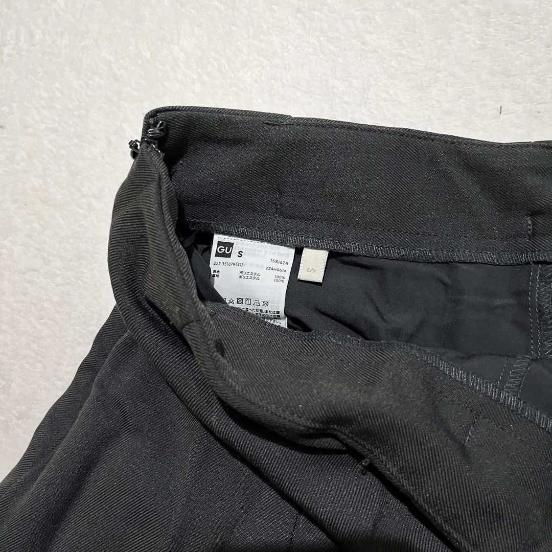 GU Pleated Skort Size S Dark Grey (Category: Skirts) located in Binan City. Submitted by veniceao (Listing ID 1470715050, Image 2). Description: PLEASE READ ❤️ Loc: Laguna (open for checkout for cheaper sf—starts at ₱20) For sure buyer: 1. Make an offer. 2. Send your details for confirmation 3. Pay until 3pm the next day I confirm the order. Details: - Brand: GU - Color: Dark Grey - Size: S, size 25-27 - Material: Lightweight polyester - Features