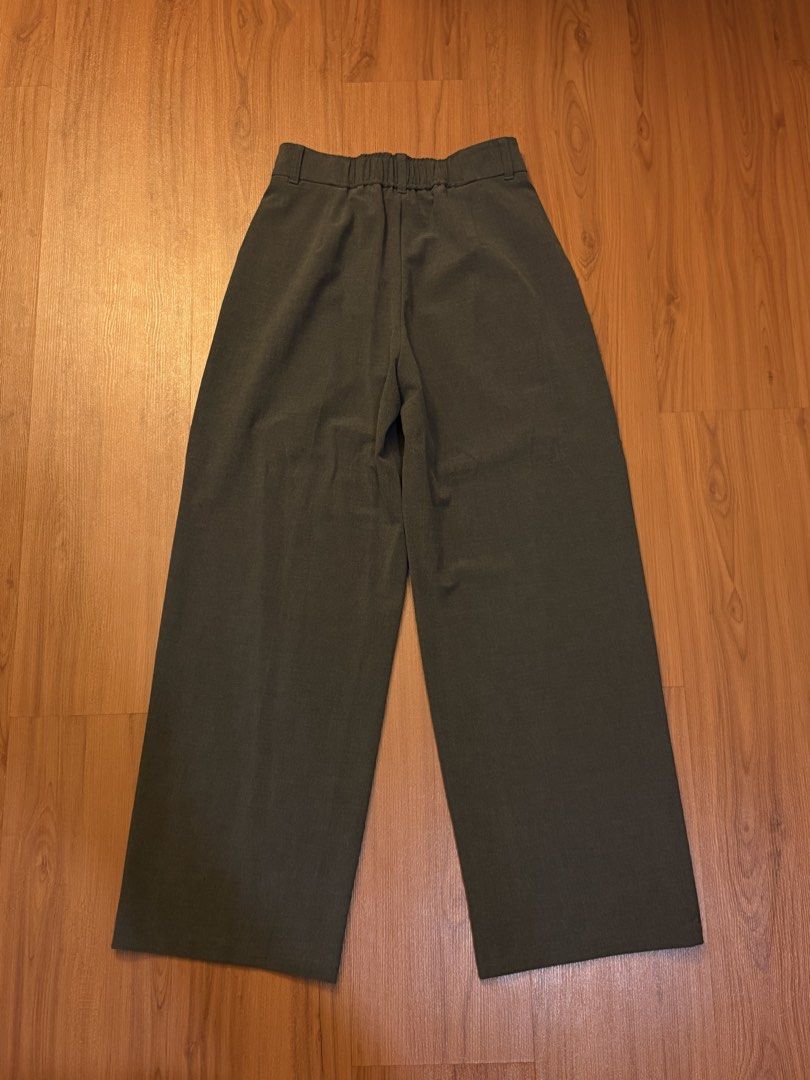 GU Pleated Wide Leg Pants Size M (Category: Trousers) located in Paranaque City. Submitted by preloveditems111 (Listing ID 1470714977, Image 2). Description: - Brand: GU - Style: Wide leg trousers with front pleats and high-waisted fit - Color: Dark grey - Size: Medium (fits 66cm waist) - Material: 67% polyester, 30% rayon, 3% spandex (features a partial elastic waistband at the back for extra comfort) - Condition: Clean and well-maintained insid