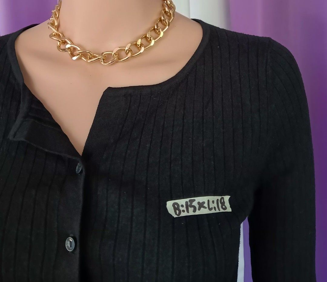 GU Ribbed Cardigan (Category: Coats, Jackets and Outerwear) located in Basista. Submitted by purpleens_shop (Listing ID 1470656737, Image 2). Description: Condition;10/10.
