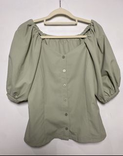 (Category: ) located in . Submitted by indaysukaycloset (Listing ID 1470683282, Image 1). Description: .